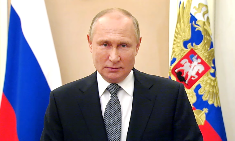 Владимир Владимирович Путин поздравил российских выпускников с окончанием школы.